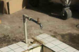 a pipe sticking out of the side of a building