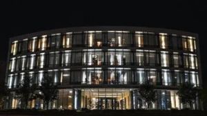 Projetos iluminação destacada fachada: transforme seu espaço