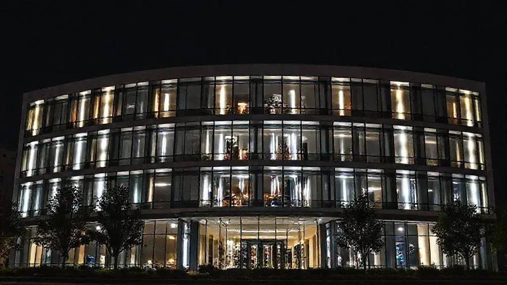 Projetos iluminação destacada fachada: transforme seu espaço