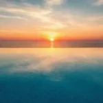 Piscina com borda infinita: descubra como transformar seu espaço